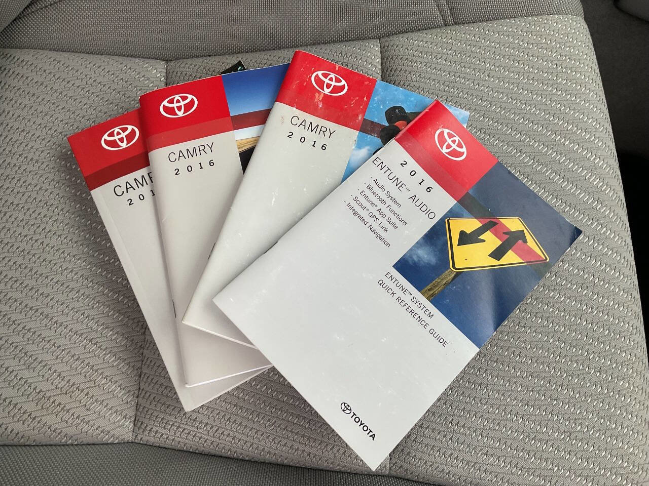 Used 2016 Toyota Camry LE image 37