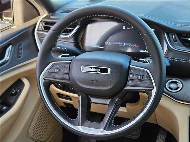 New 2025 Jeep Grand Cherokee Limited image 11