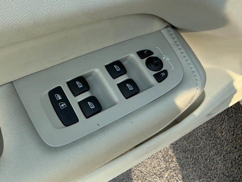 Certified 2026 Volvo XC60 B5 Ultra AWD/4WD image 16