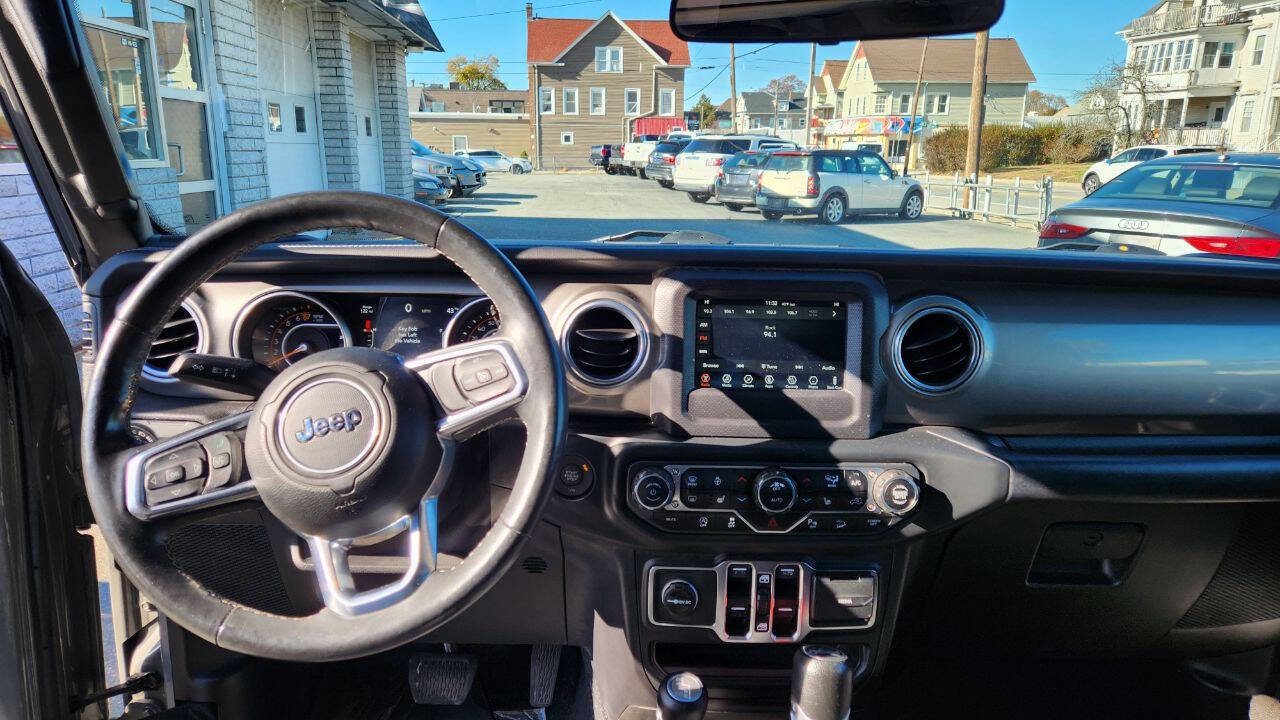 Used 2018 Jeep Wrangler Unlimited Sahara w/ Dual Top Group AWD/4WD image 11