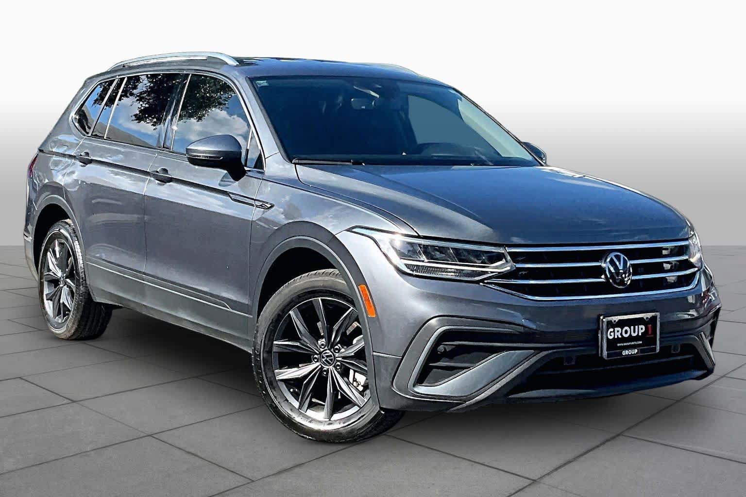 Used 2024 Volkswagen Tiguan SE FWD image 3