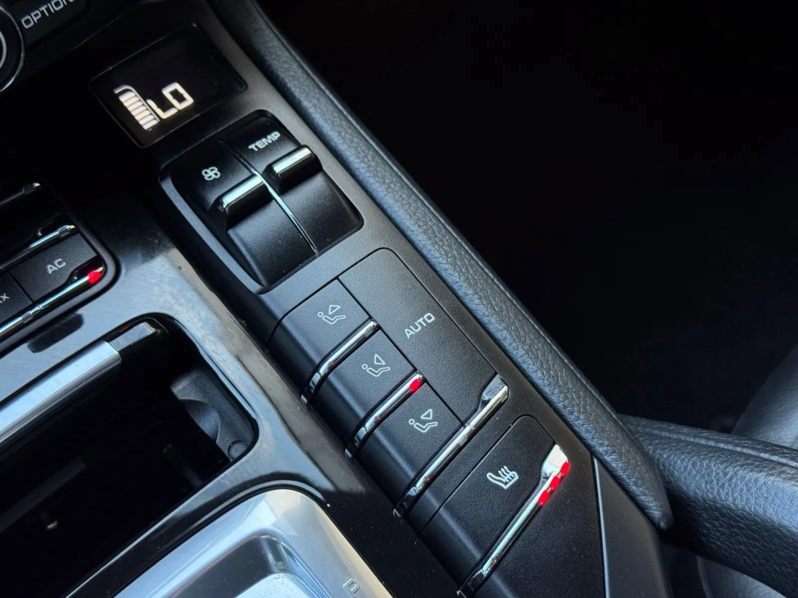 Used 2011 Porsche Cayenne AWD/4WD image 39