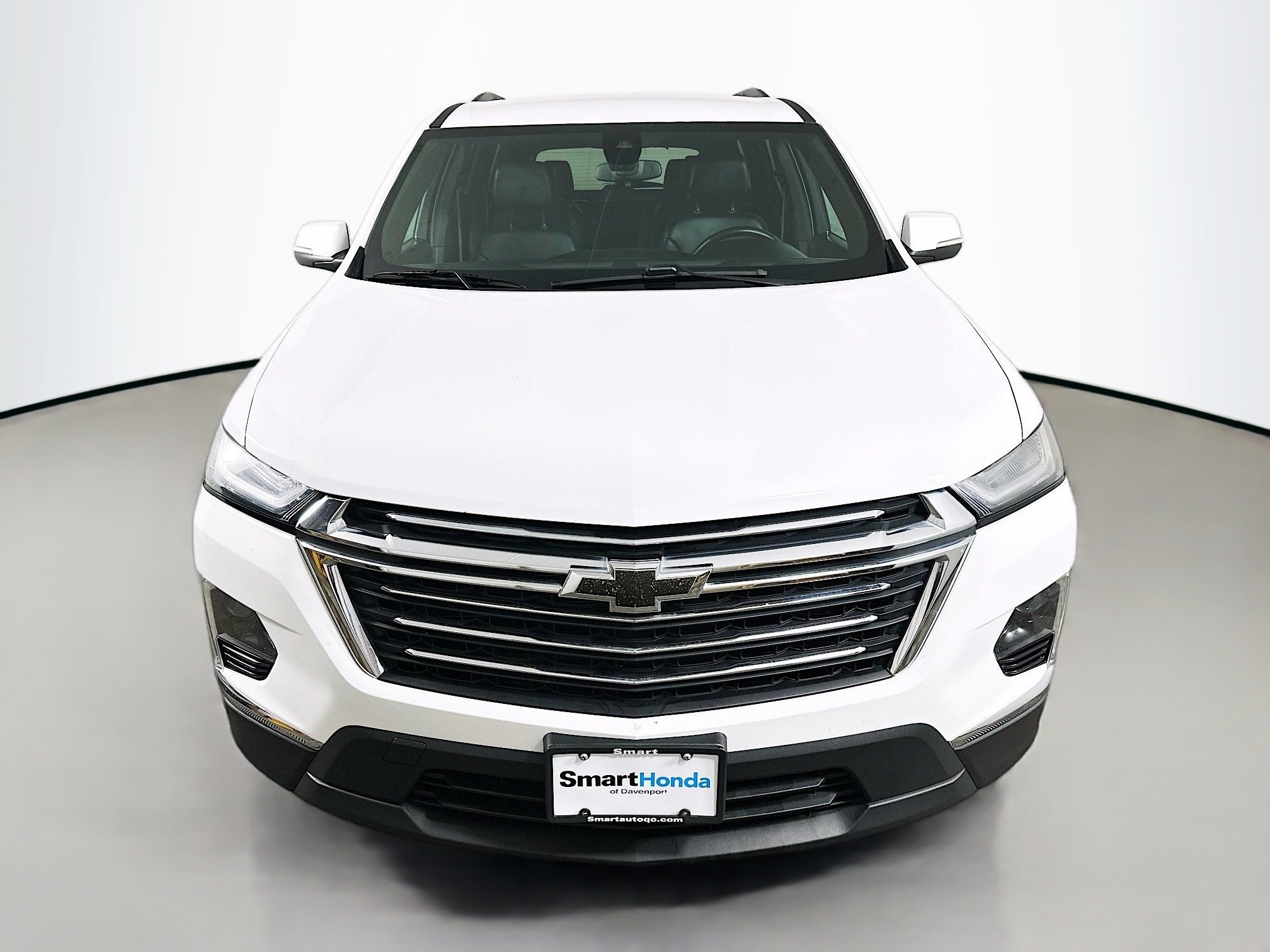 Used 2023 Chevrolet Traverse LT image 2