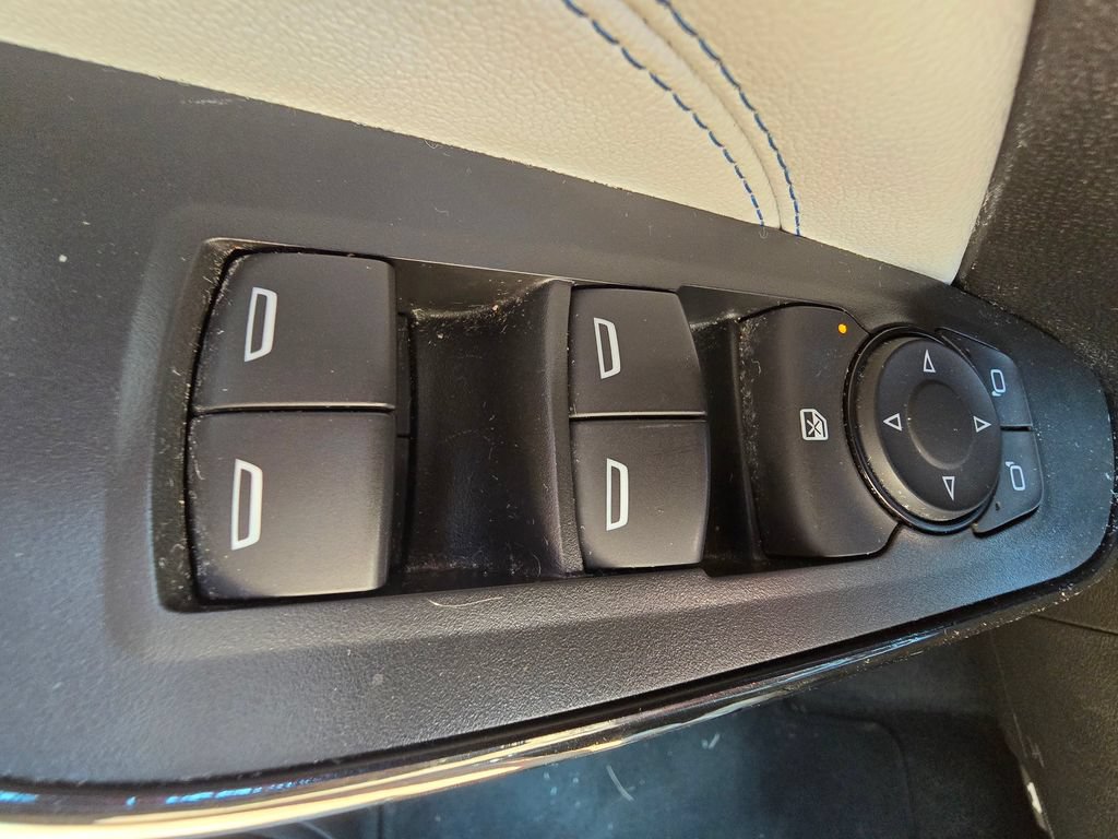 Used 2025 Chevrolet Trax LT FWD image 19
