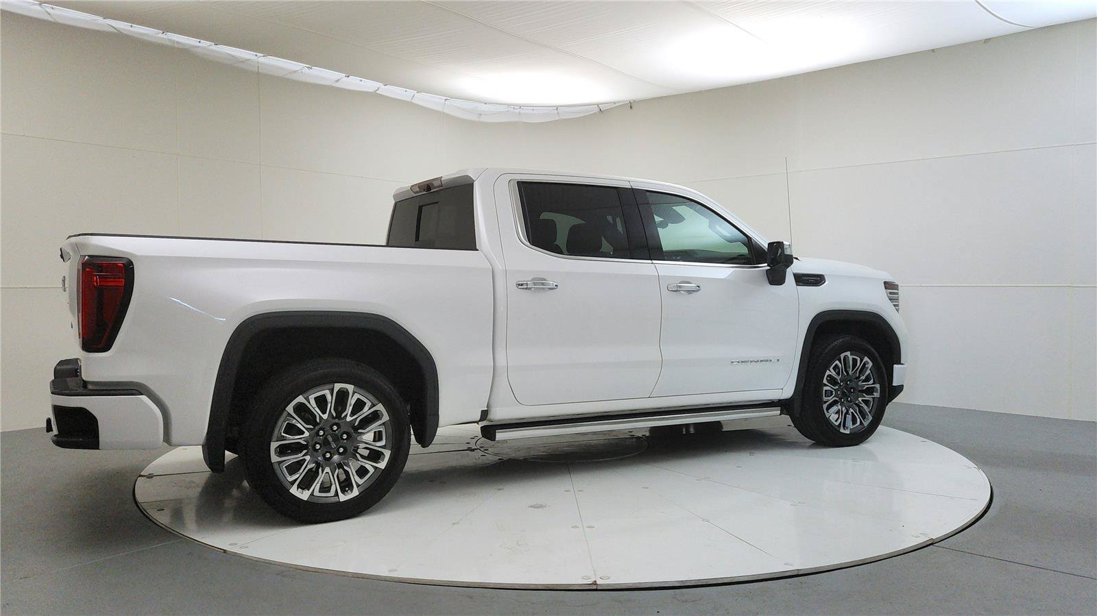 Used 2023 GMC Sierra 1500 Denali Ultimate AWD/4WD image 7