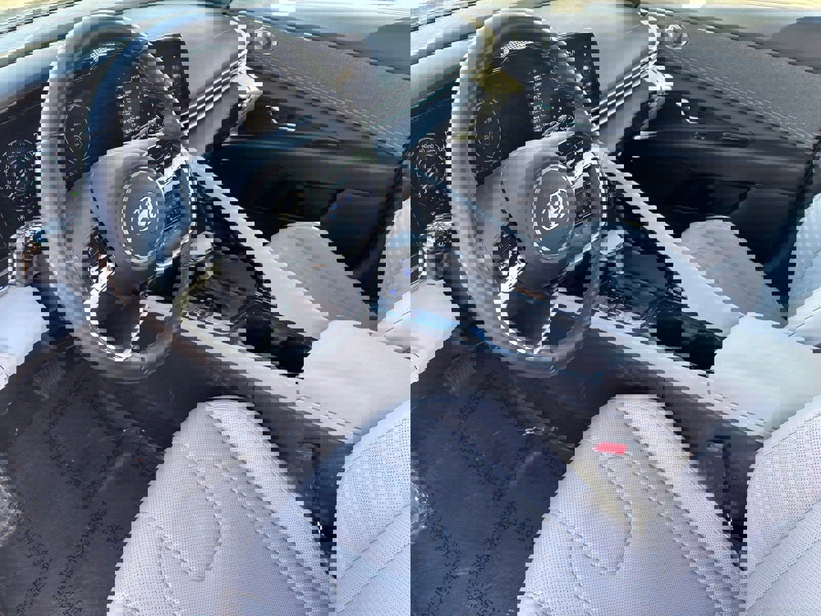 Used 2024 Hyundai Elantra Limited image 21