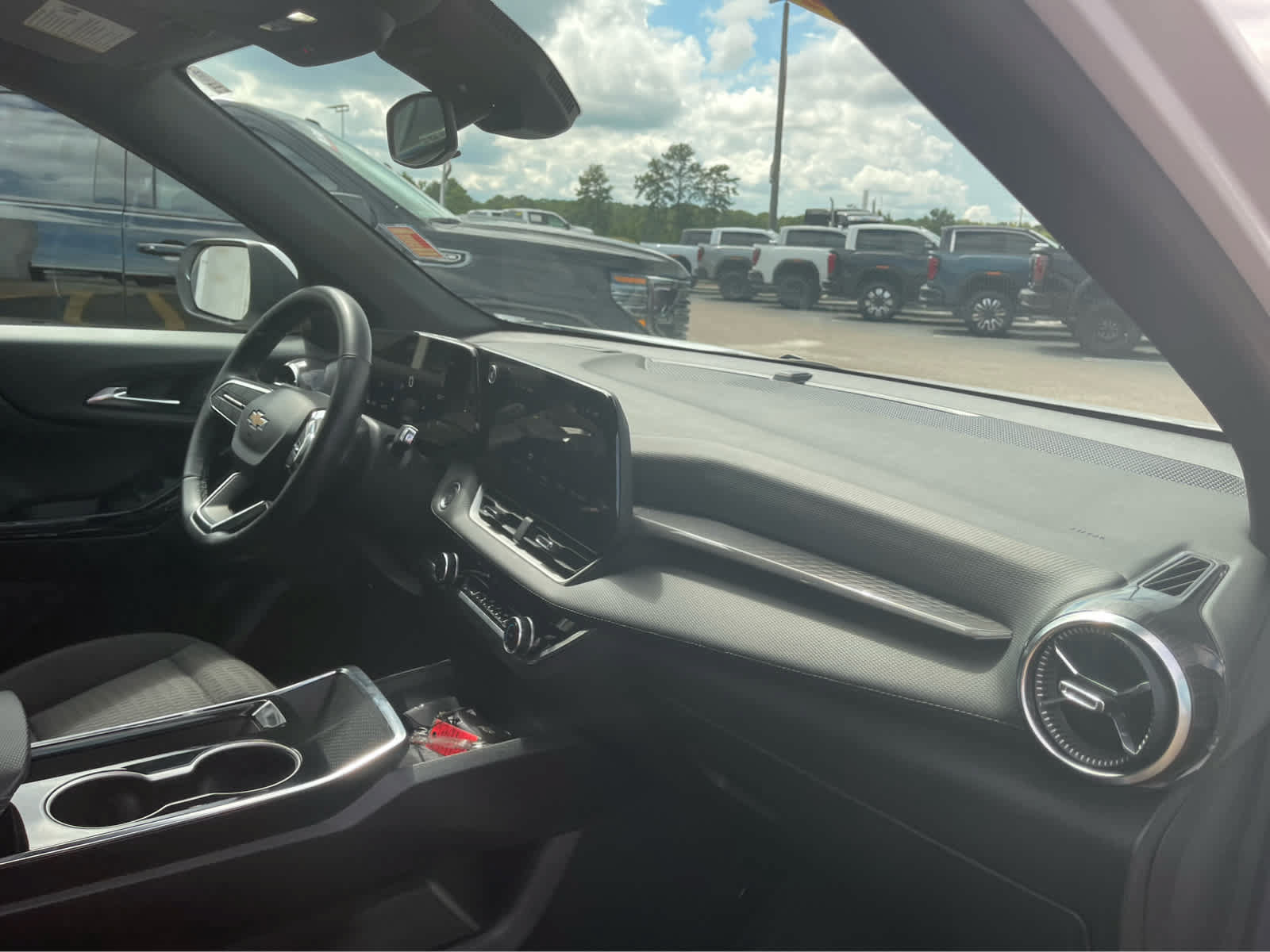 Used 2025 Chevrolet Equinox LT AWD/4WD image 28