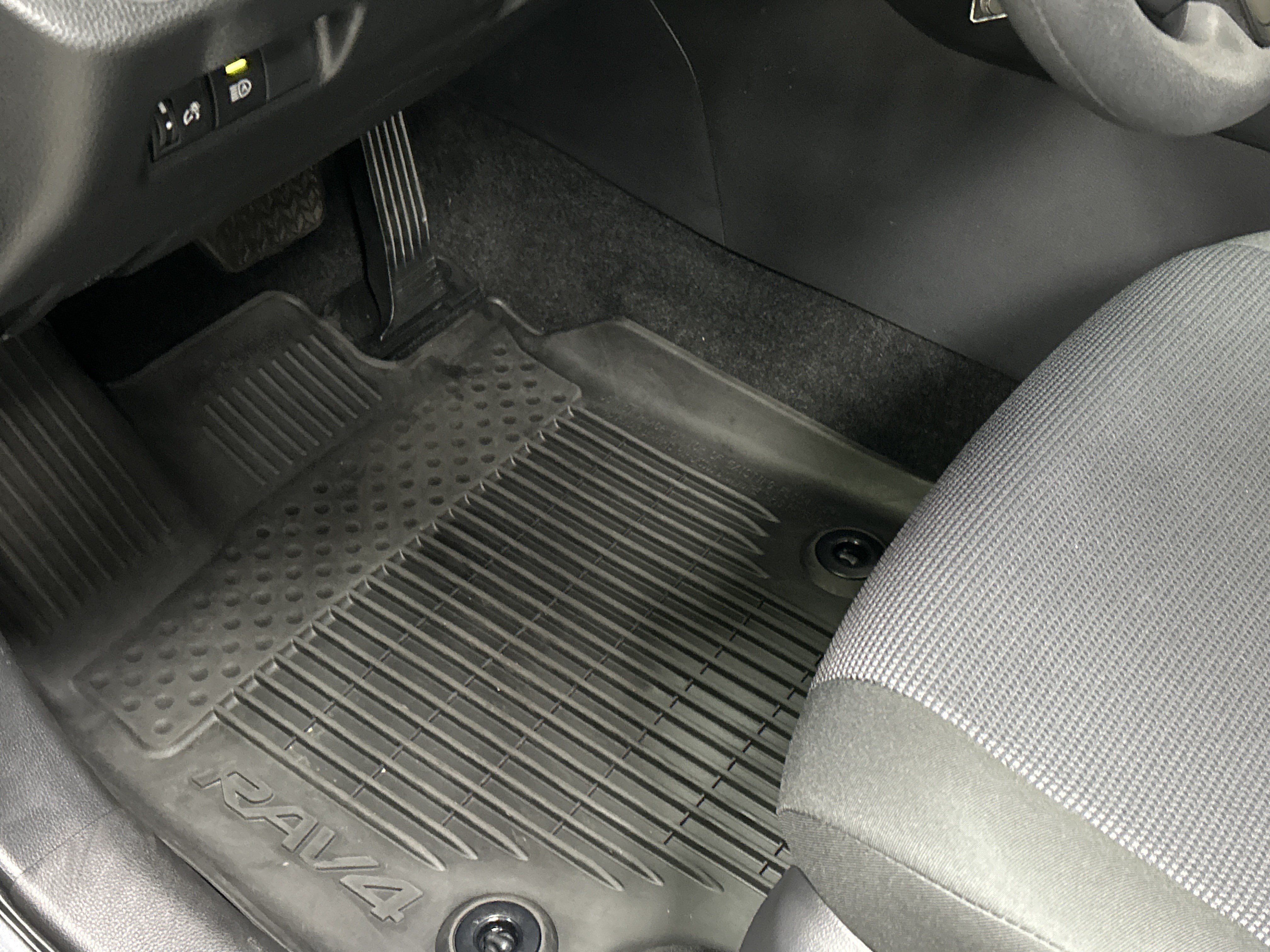 Used 2025 Toyota RAV4 LE AWD/4WD image 17