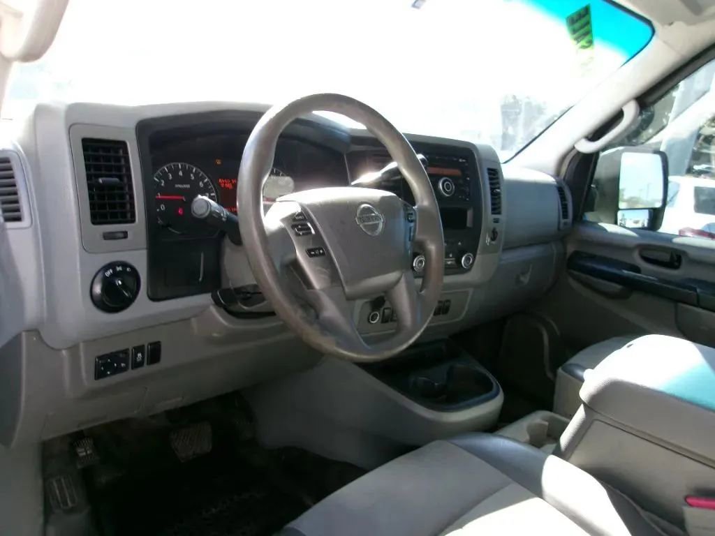 Used 2013 Nissan NV 2500 SV w/ Technology Pkg RWD image 8