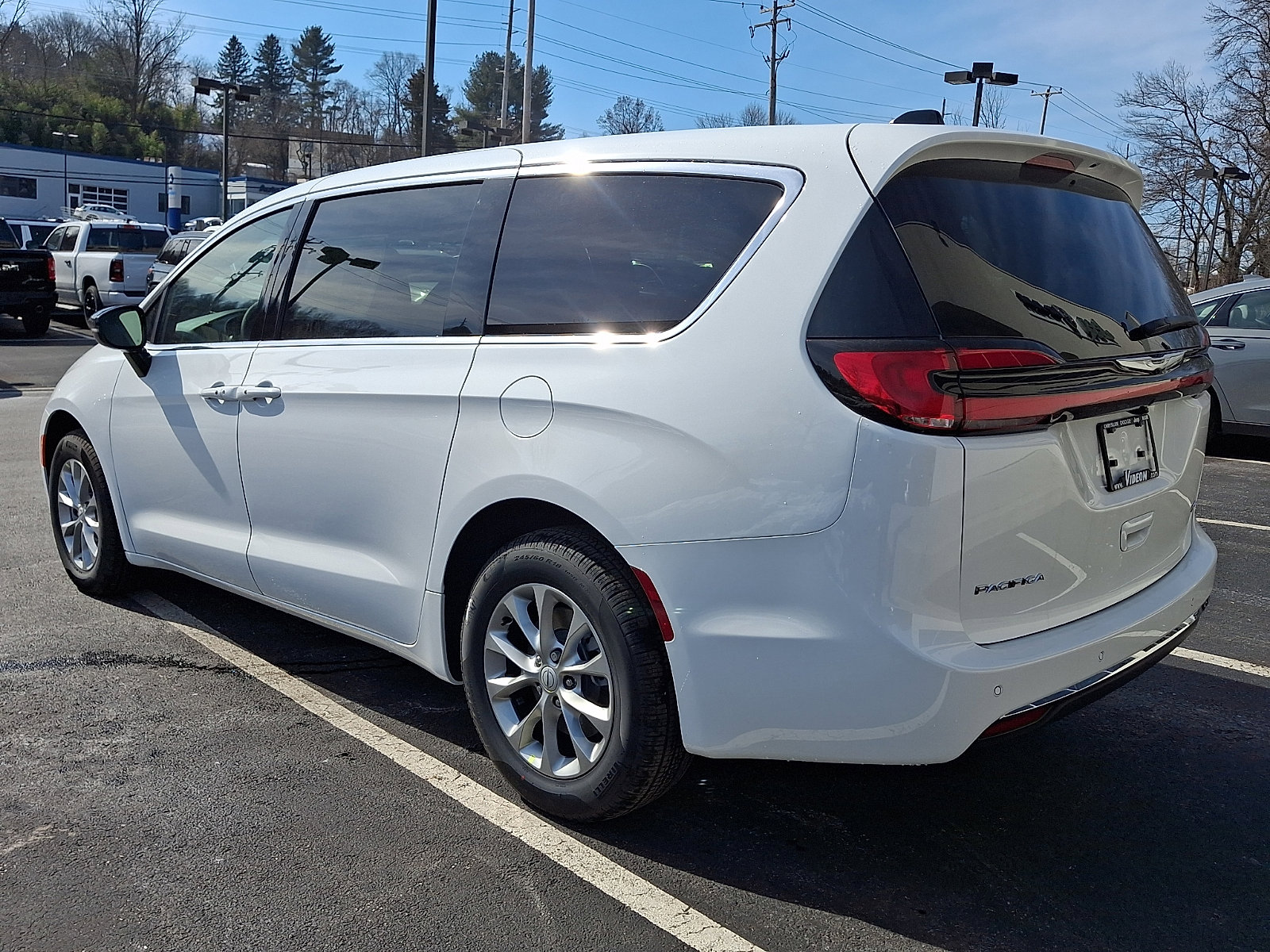 New 2026 Chrysler Pacifica Select image 4