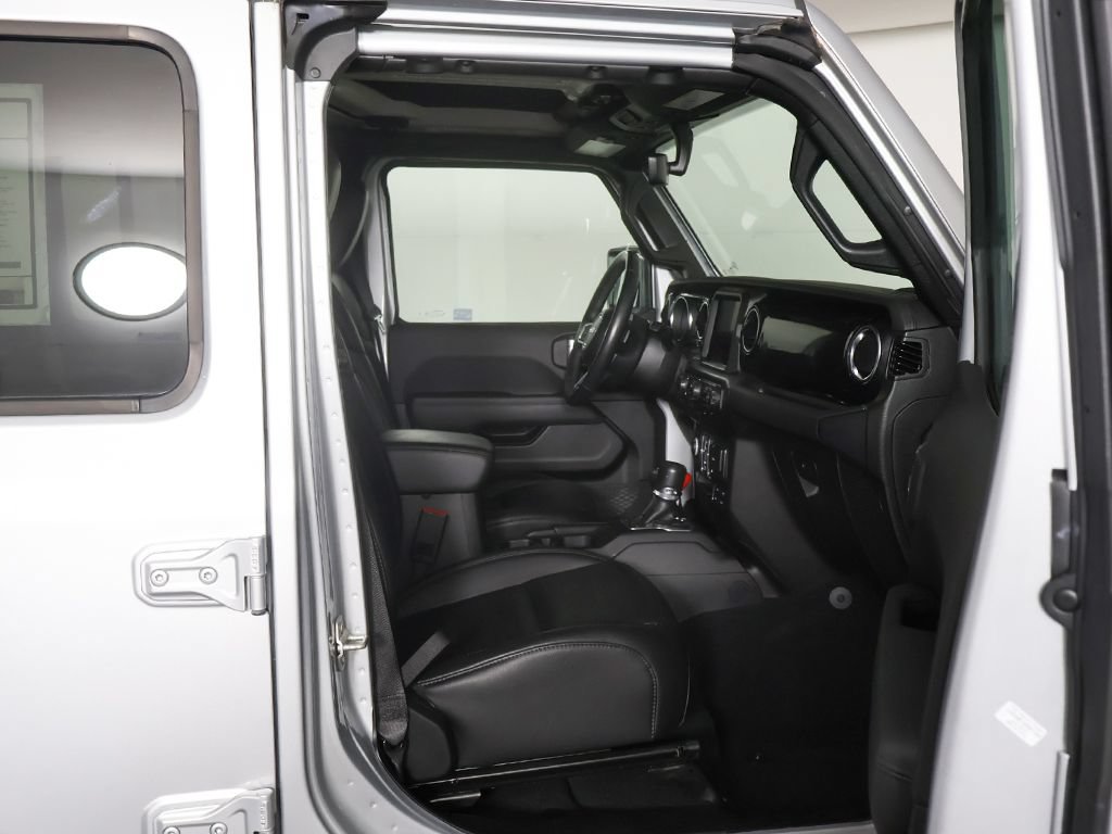 Used 2023 Jeep Wrangler Unlimited Sahara AWD/4WD image 26