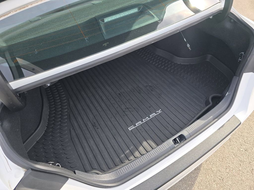 Used 2021 Toyota Camry SE image 16