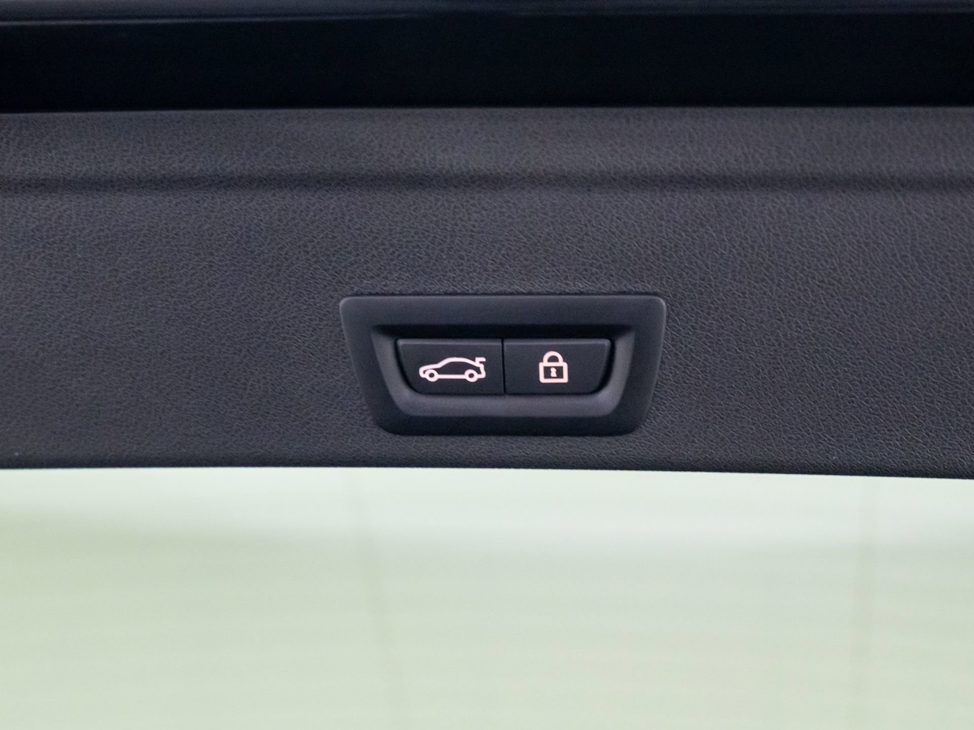 Used 2023 BMW X6 xDrive40i w/ Climate Comfort Package image 33