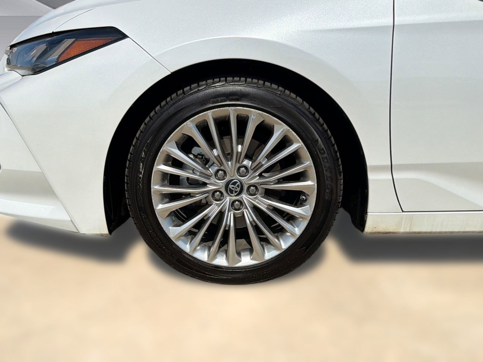 Used 2019 Toyota Avalon Limited image 11