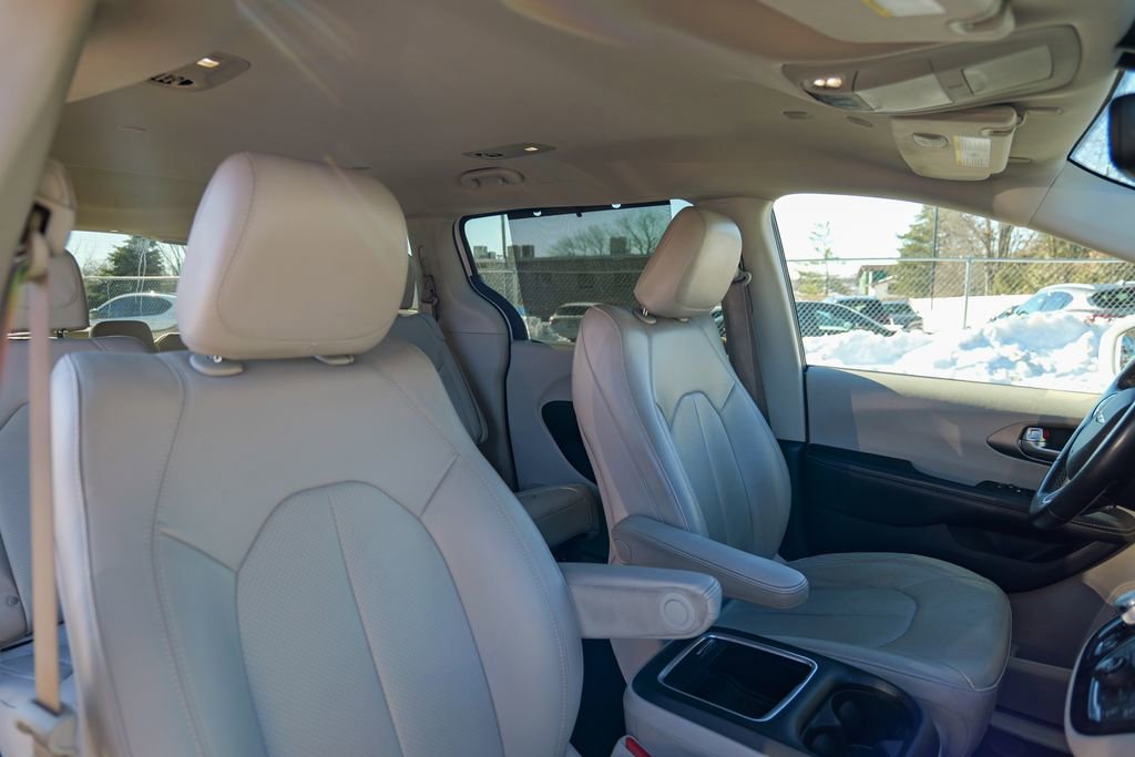Used 2021 Chrysler Pacifica Touring-L AWD/4WD image 30