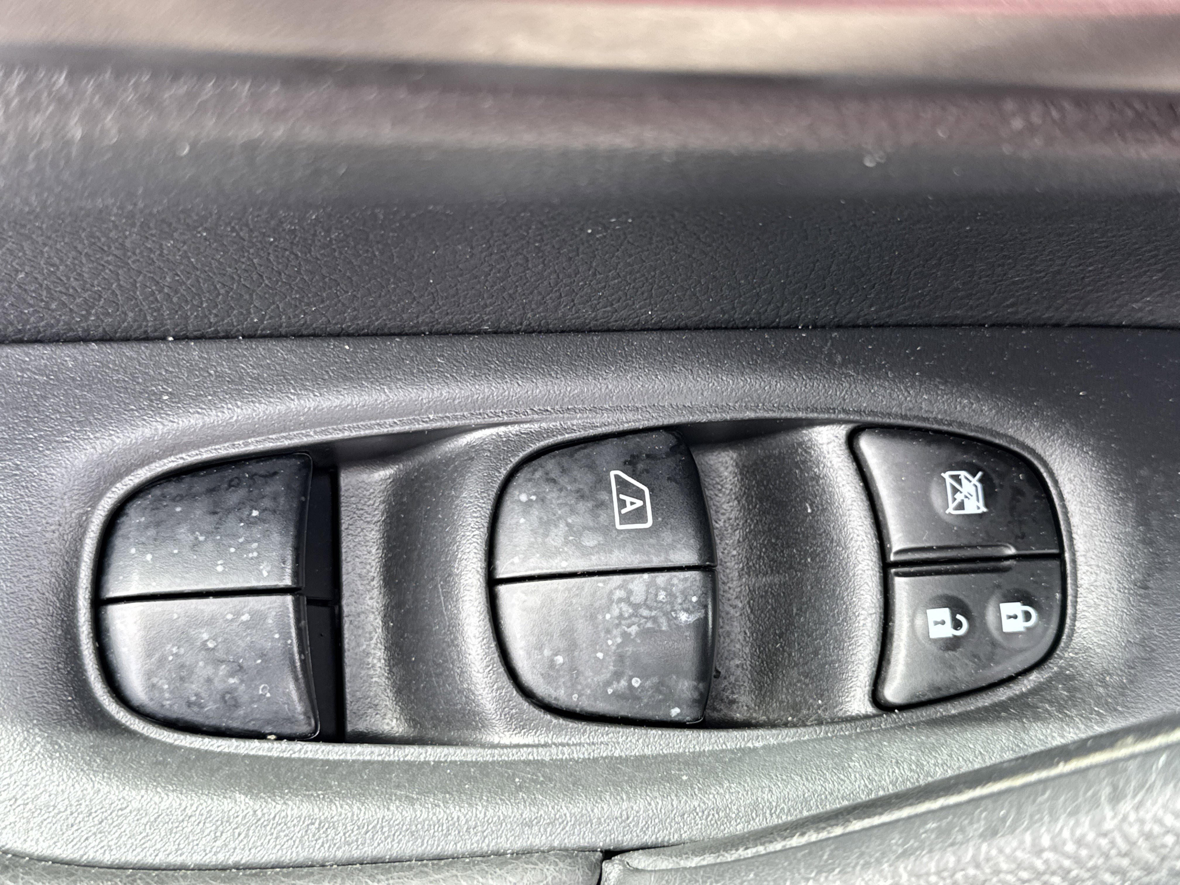 Used 2016 Nissan Rogue S image 15