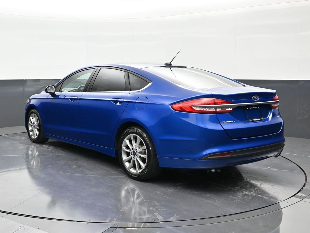 Used 2017 Ford Fusion SE w/ Fusion SE Technology Package image 3