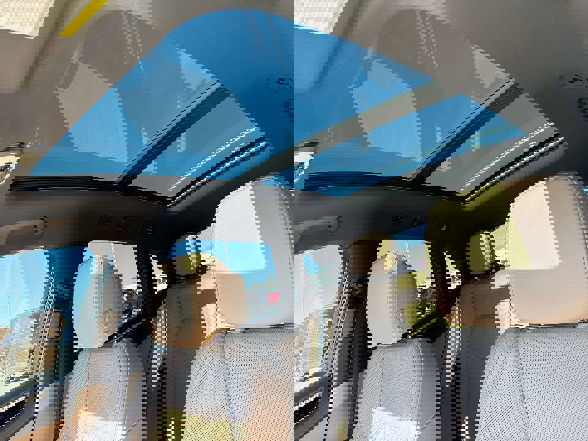 Used 2021 Porsche Macan Premium Plus image 16