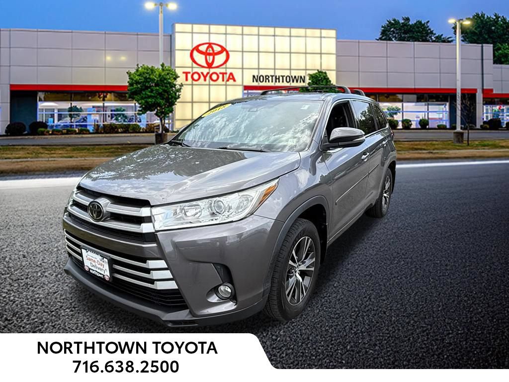 Used 2018 Toyota Highlander Plus AWD/4WD image 1