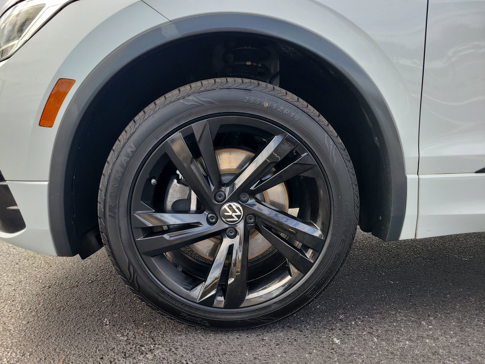 Used 2023 Volkswagen Tiguan SE R-Line image 10