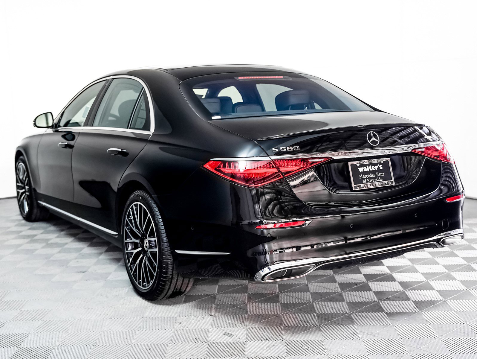 New 2025 Mercedes-Benz S 580 4MATIC Sedan image 2