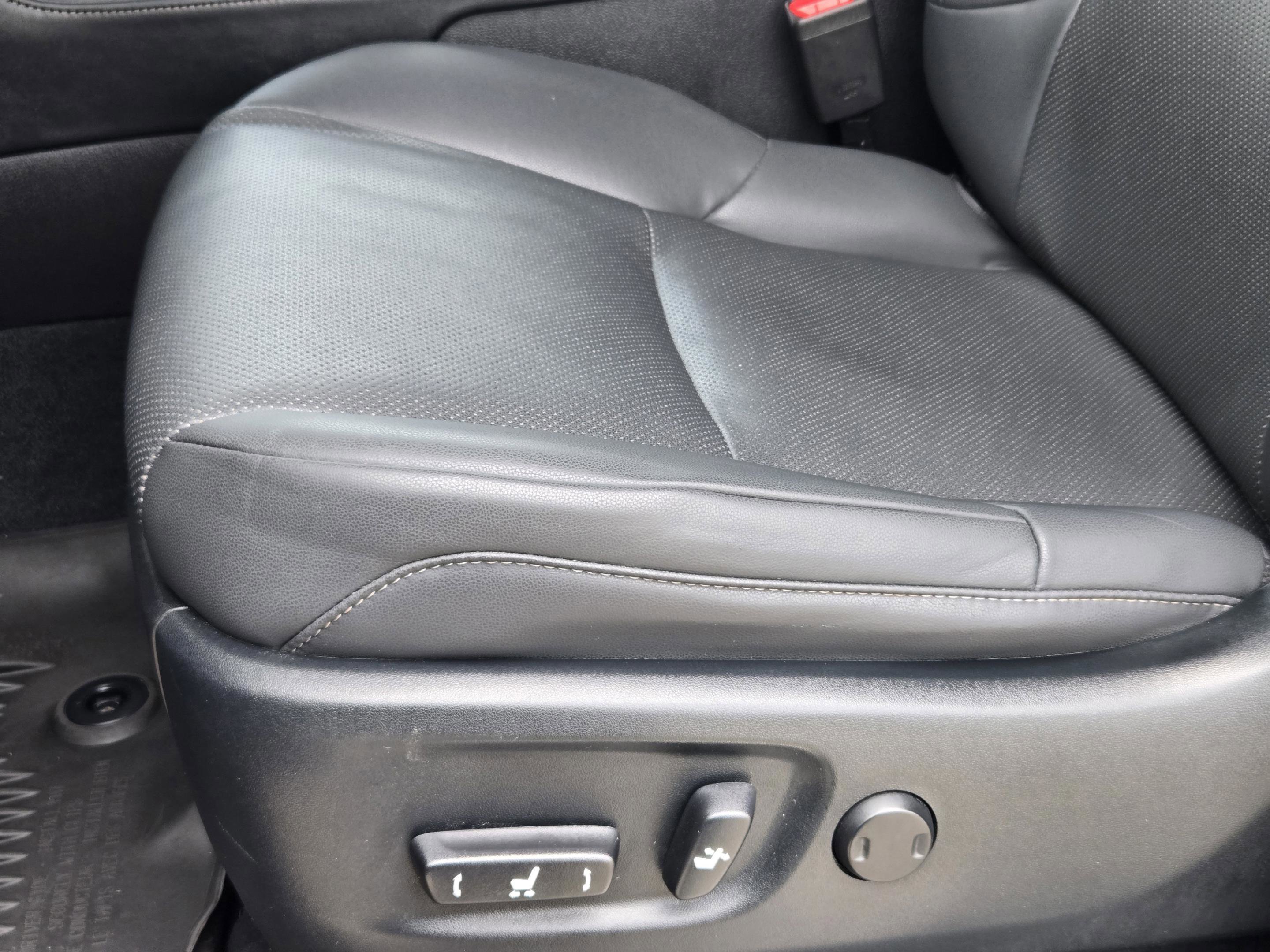 Used 2022 Lexus GX 460 Premium w/ Accessory Package AWD/4WD image 23