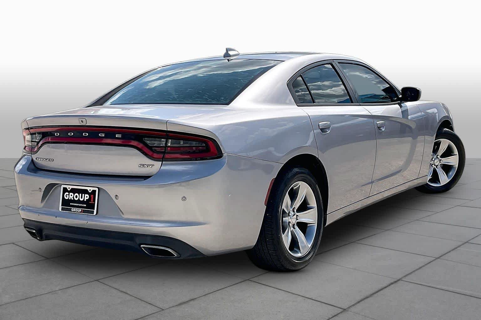 Used 2018 Dodge Charger SXT Plus w/ Beats Audio Group RWD image 13