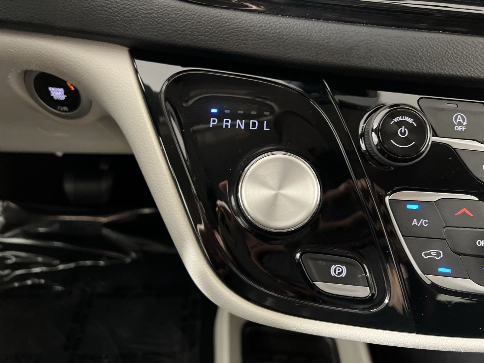 Used 2022 Chrysler Voyager LX FWD image 22