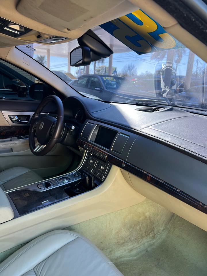 Used 2011 Jaguar XF image 7