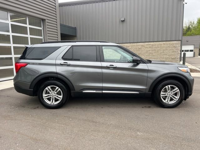 Used 2024 Ford Explorer XLT w/ Equipment Group 202A AWD/4WD image 4