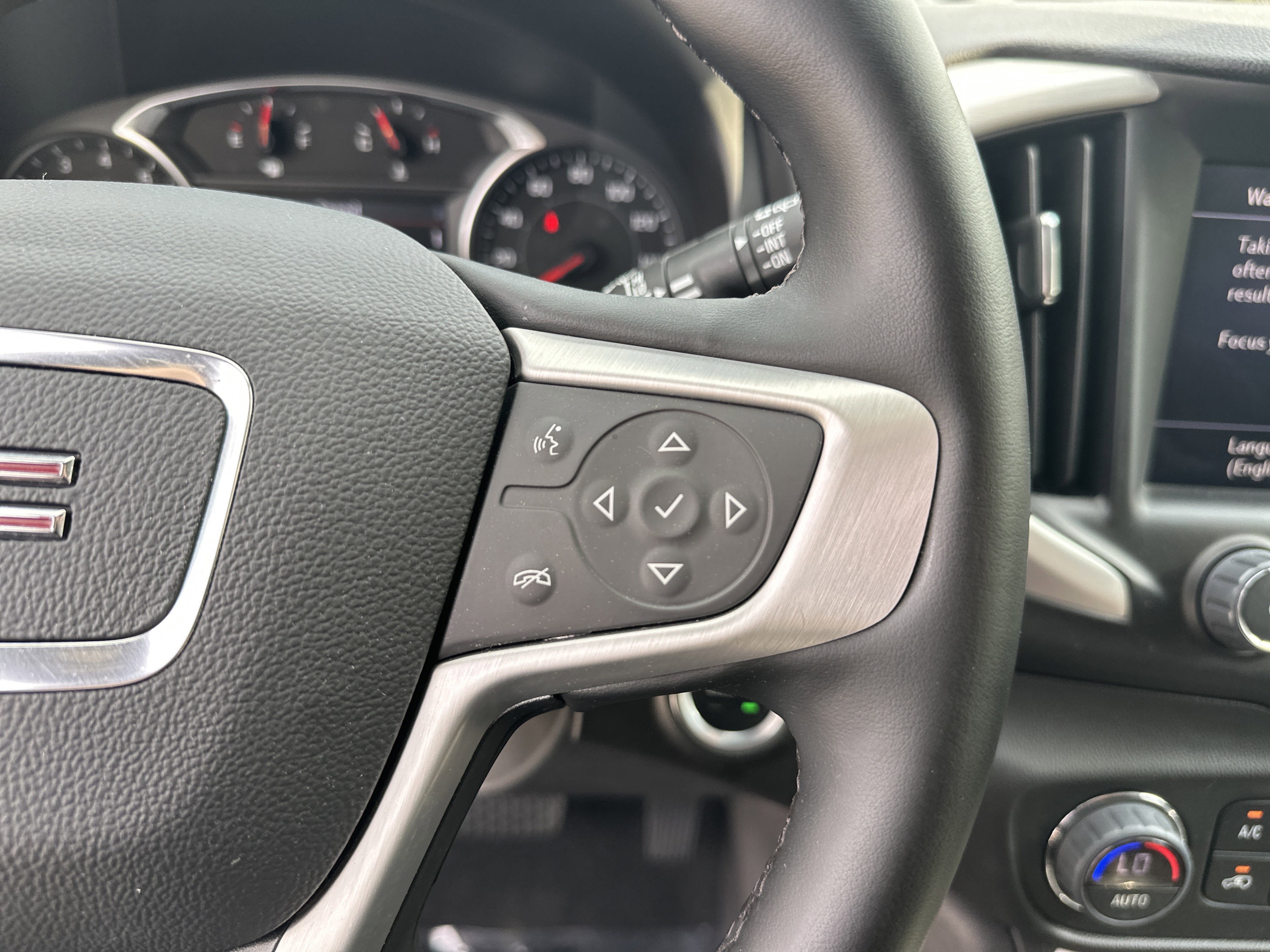 Used 2024 GMC Terrain SLT w/ Infotainment Package II image 20