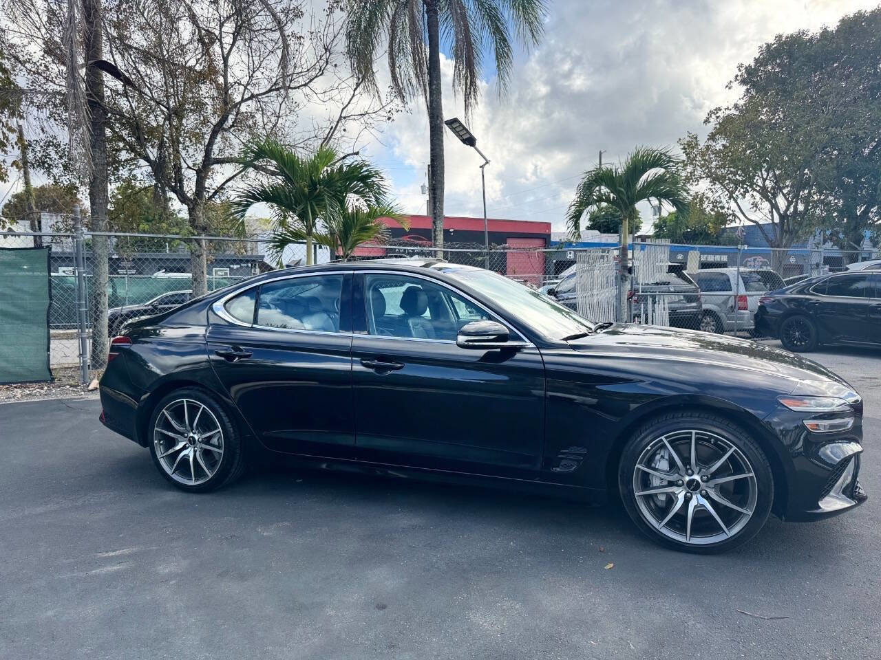 Used 2025 Genesis G70 2.5T image 12