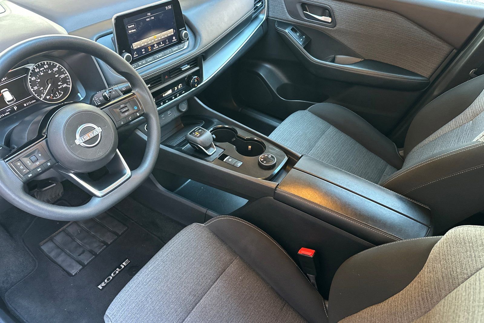 Used 2023 Nissan Rogue SV image 10