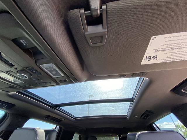 Used 2021 GMC Yukon Denali w/ Denali Premium Package image 14