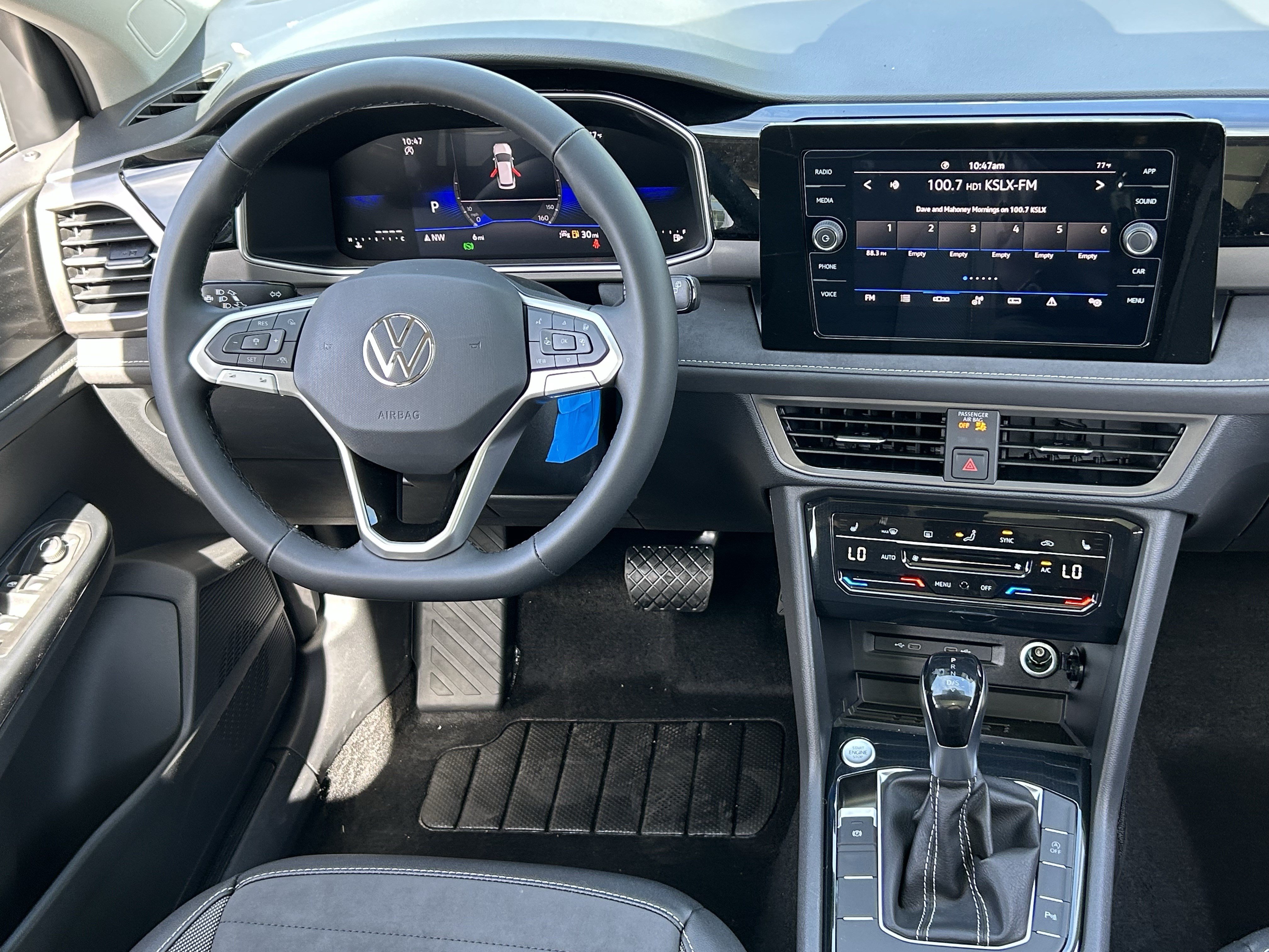 New 2026 Volkswagen Taos SE FWD image 11