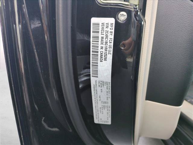 Used 2024 Chrysler Pacifica Touring-L FWD image 24