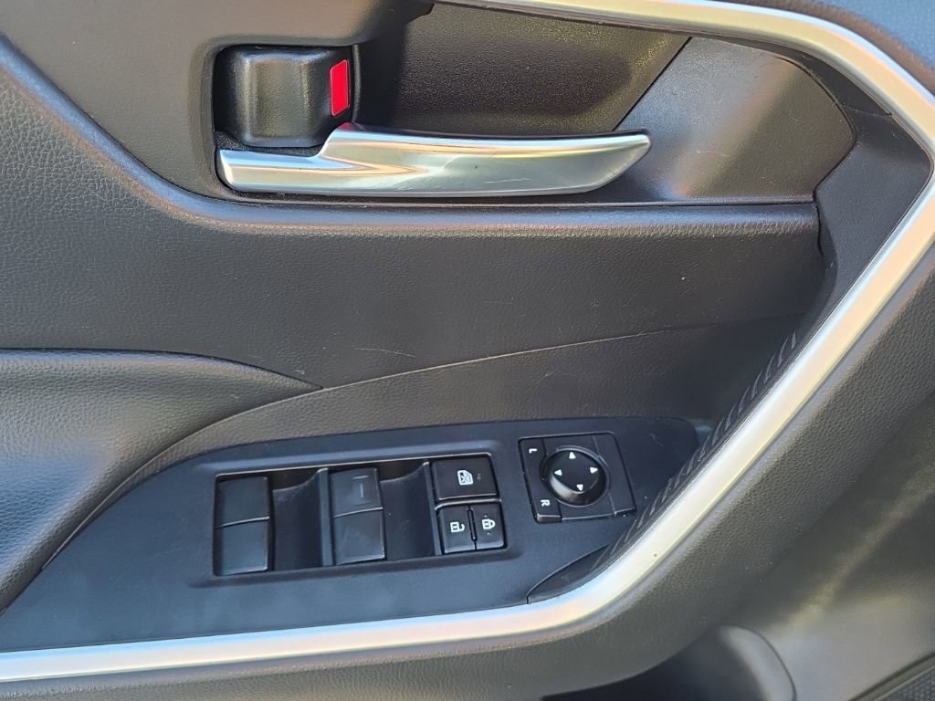 Used 2021 Toyota RAV4 XLE image 14