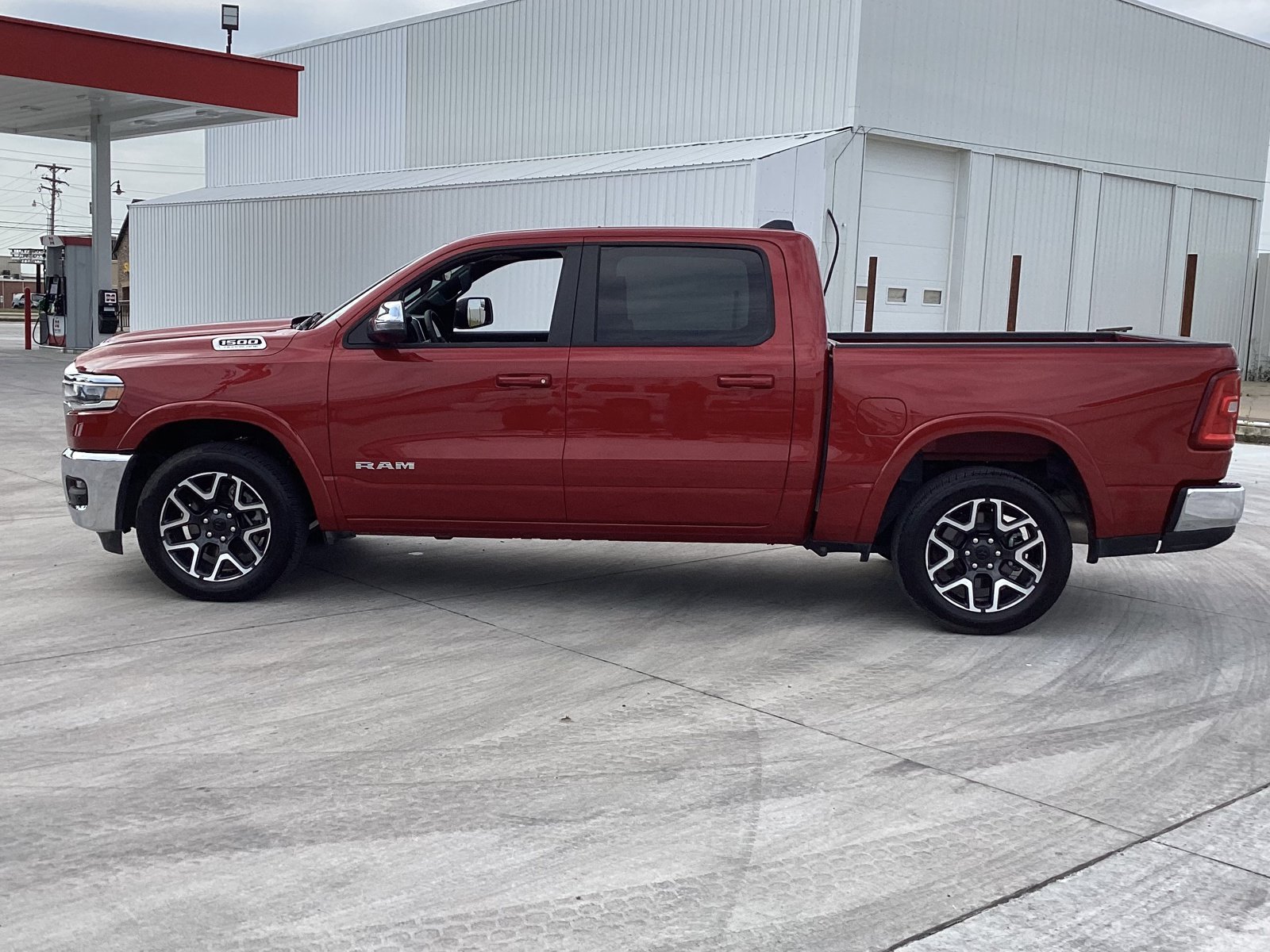 Used 2026 RAM 1500 Laramie AWD/4WD image 8