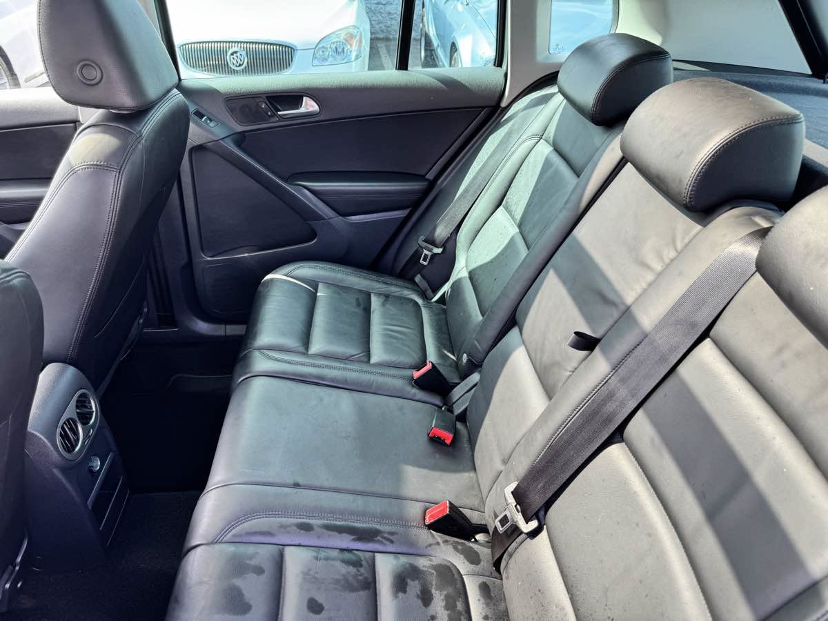 Used 2011 Volkswagen Tiguan SEL FWD image 29