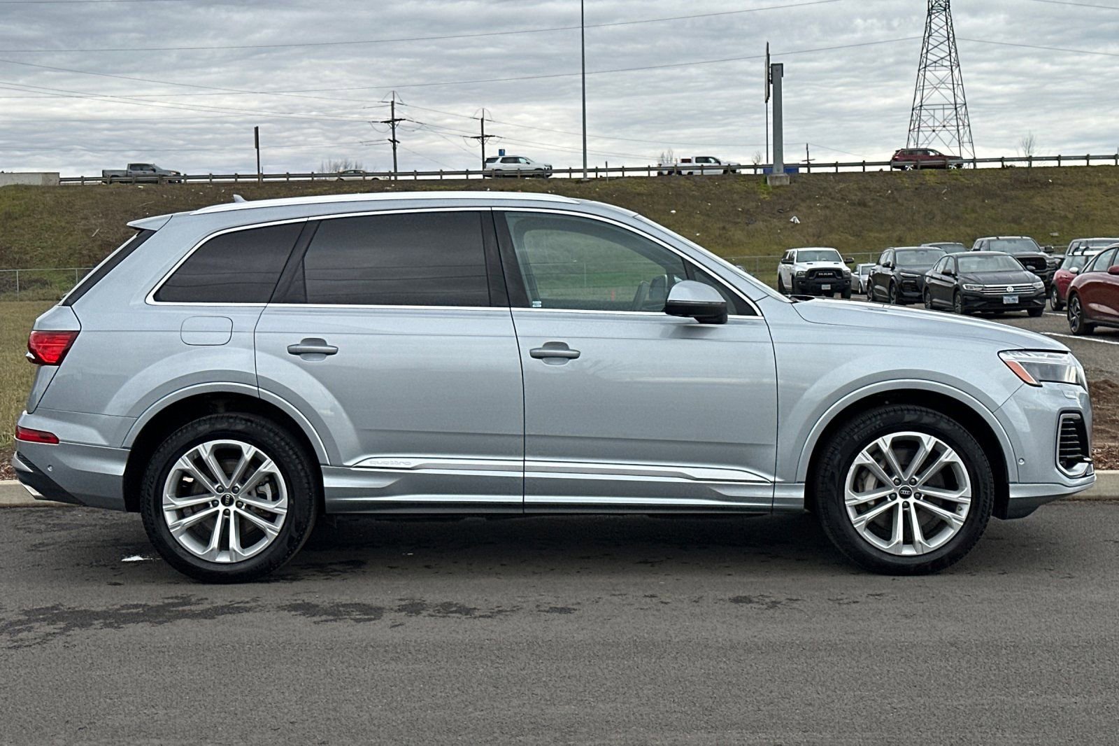 Used 2025 Audi Q7 3.0T Premium Plus image 2