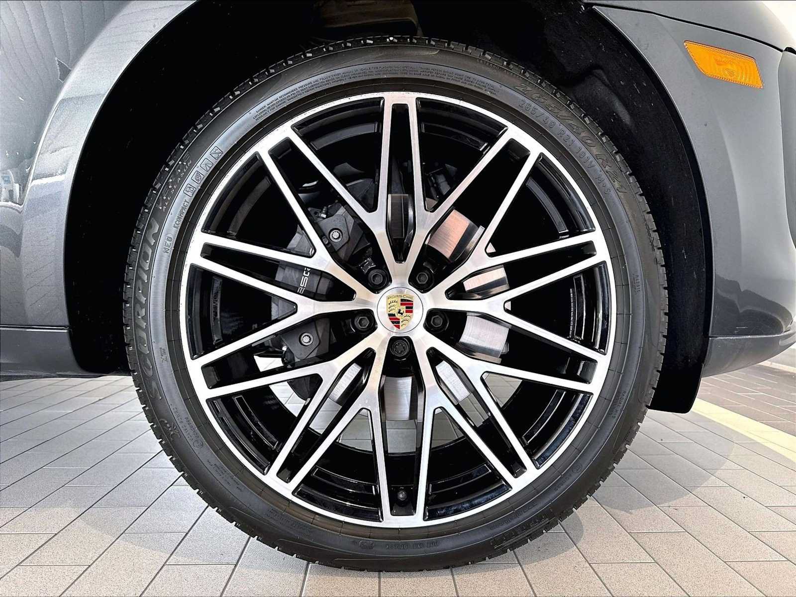 Used 2026 Porsche Macan AWD/4WD image 14