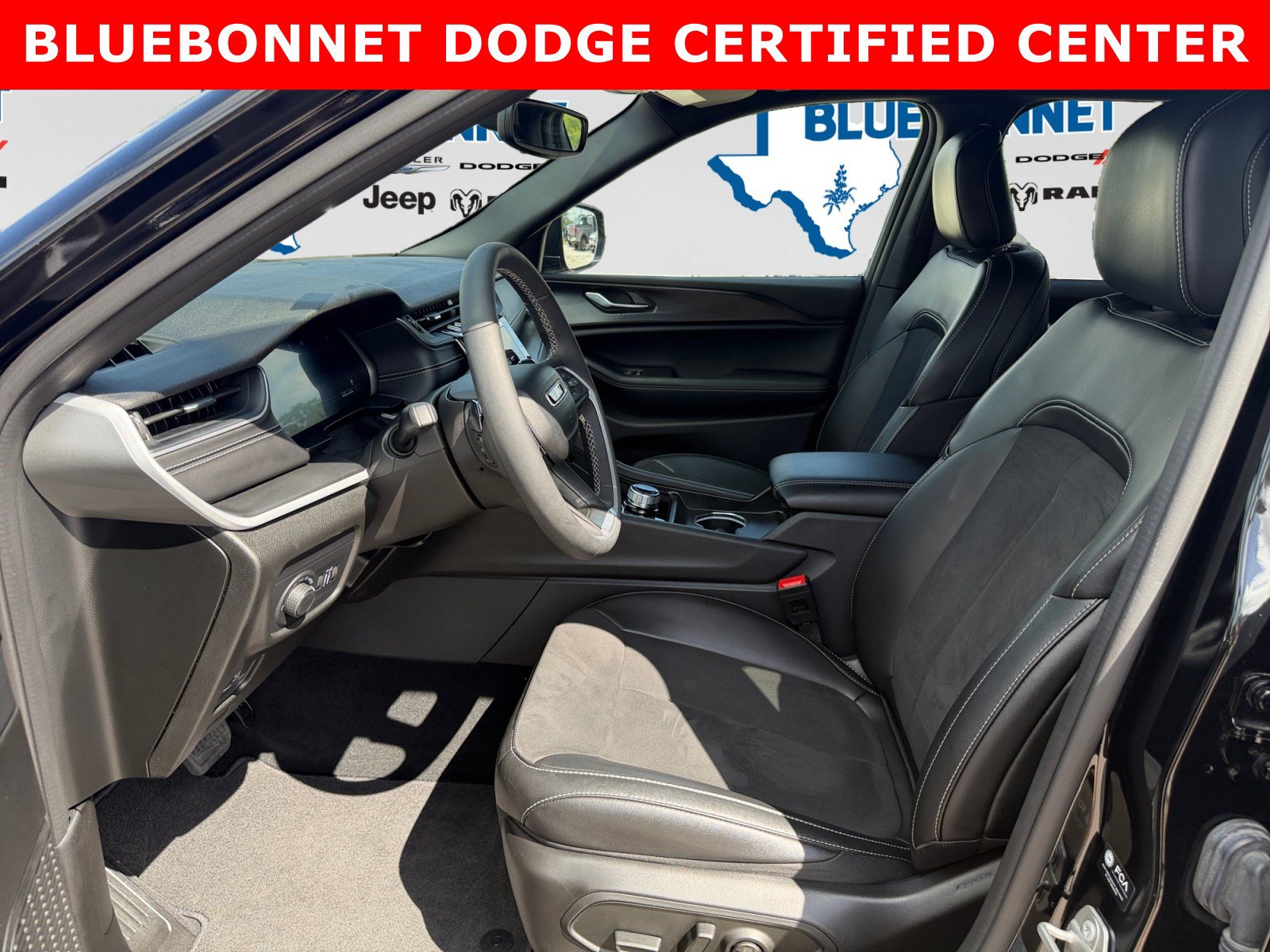 Used 2024 Jeep Grand Cherokee Altitude AWD/4WD image 11