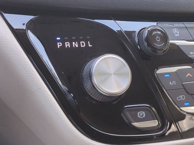 Used 2019 Chrysler Pacifica Touring-L w/ Tire & Wheel Group FWD image 27