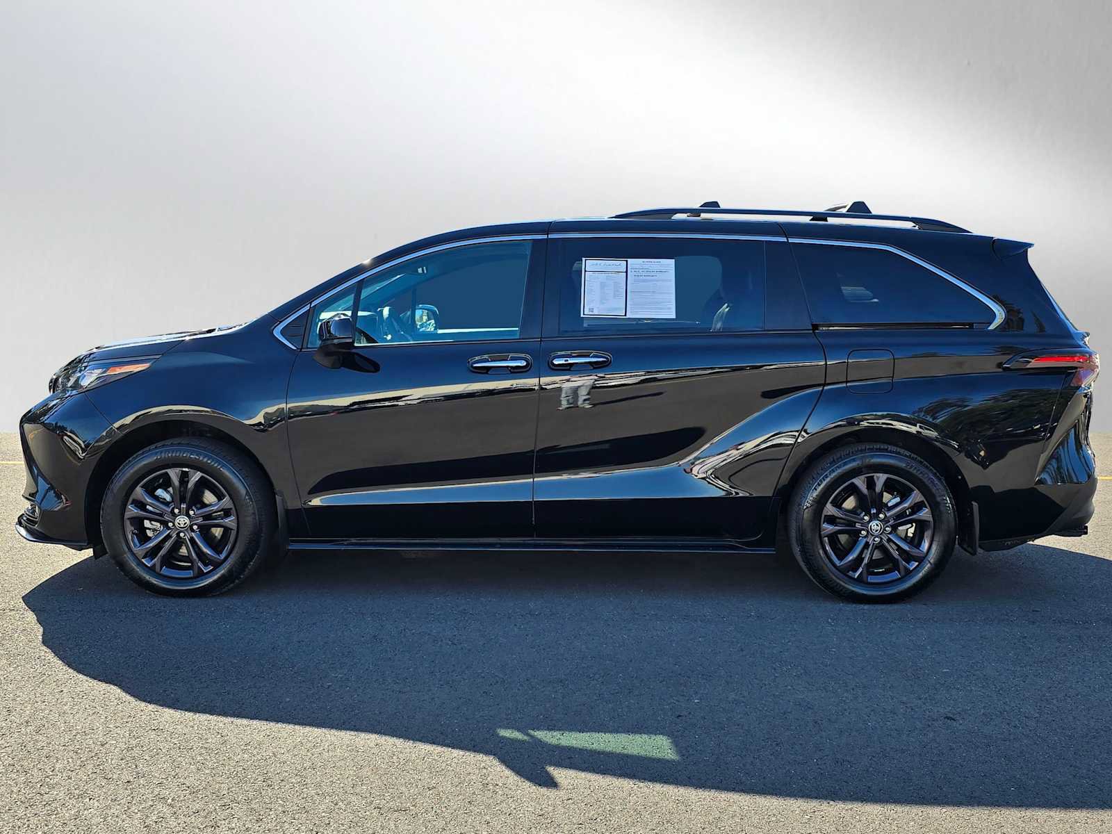 Used 2024 Toyota Sienna XLE Woodland Edition AWD/4WD image 6