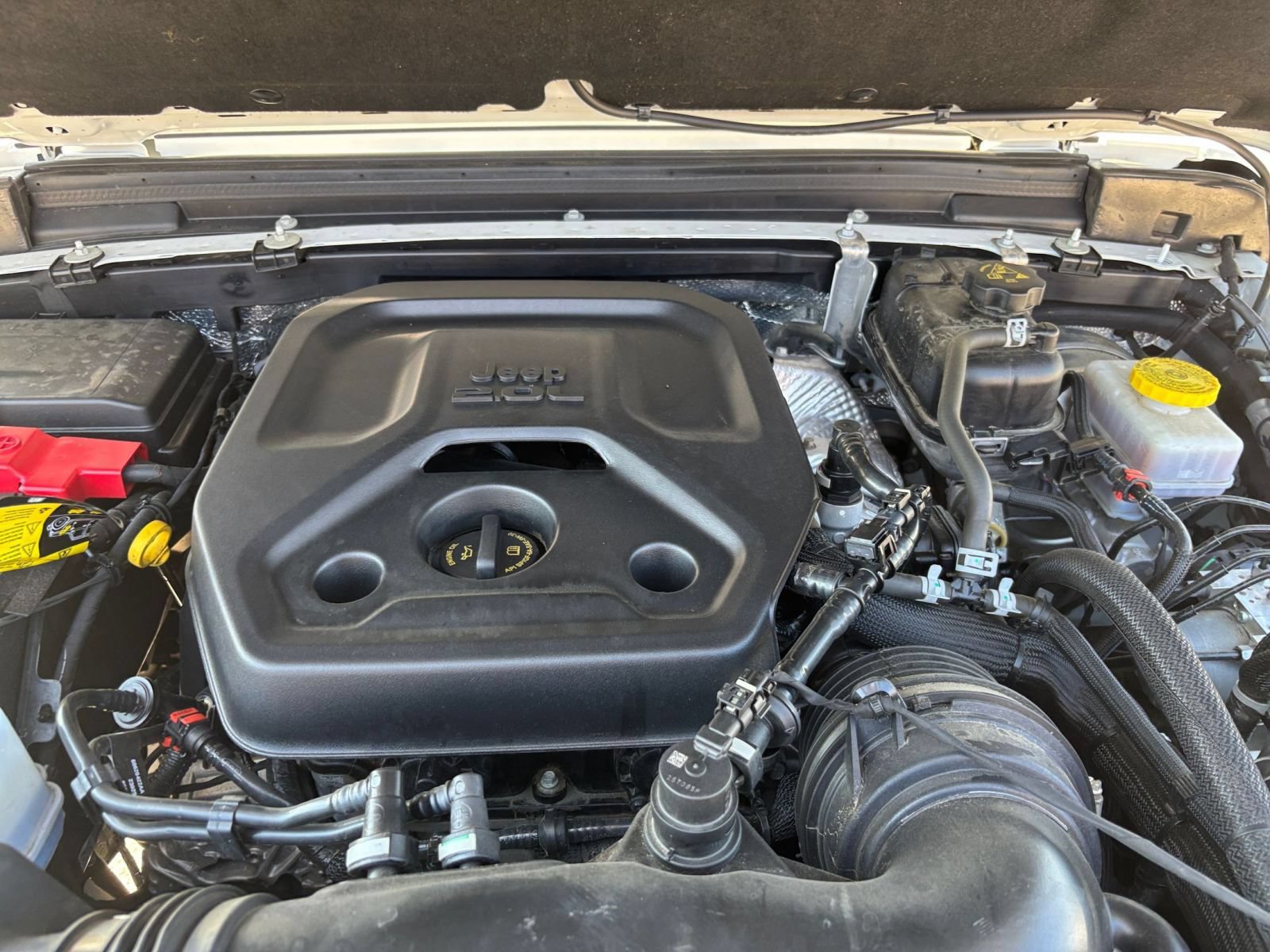 Used 2025 Jeep Wrangler Unlimited Sahara AWD/4WD image 25