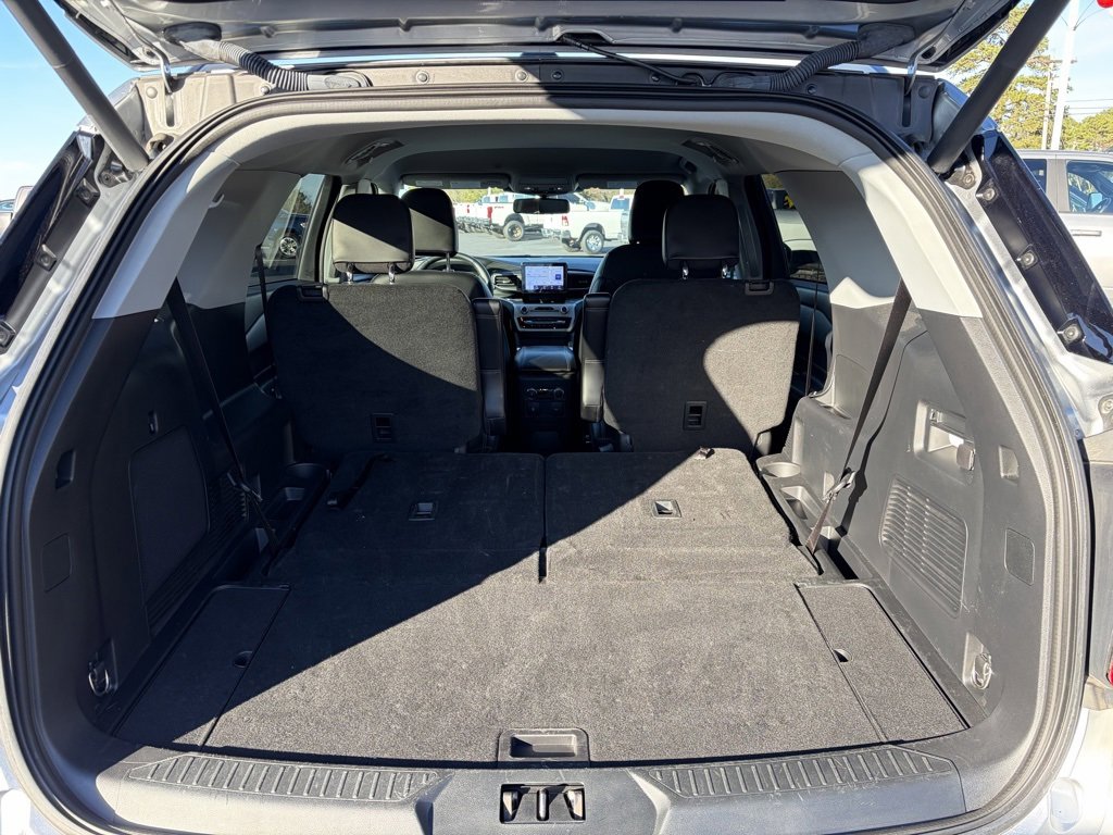 Used 2022 Ford Explorer XLT w/ Equipment Group 202A image 7