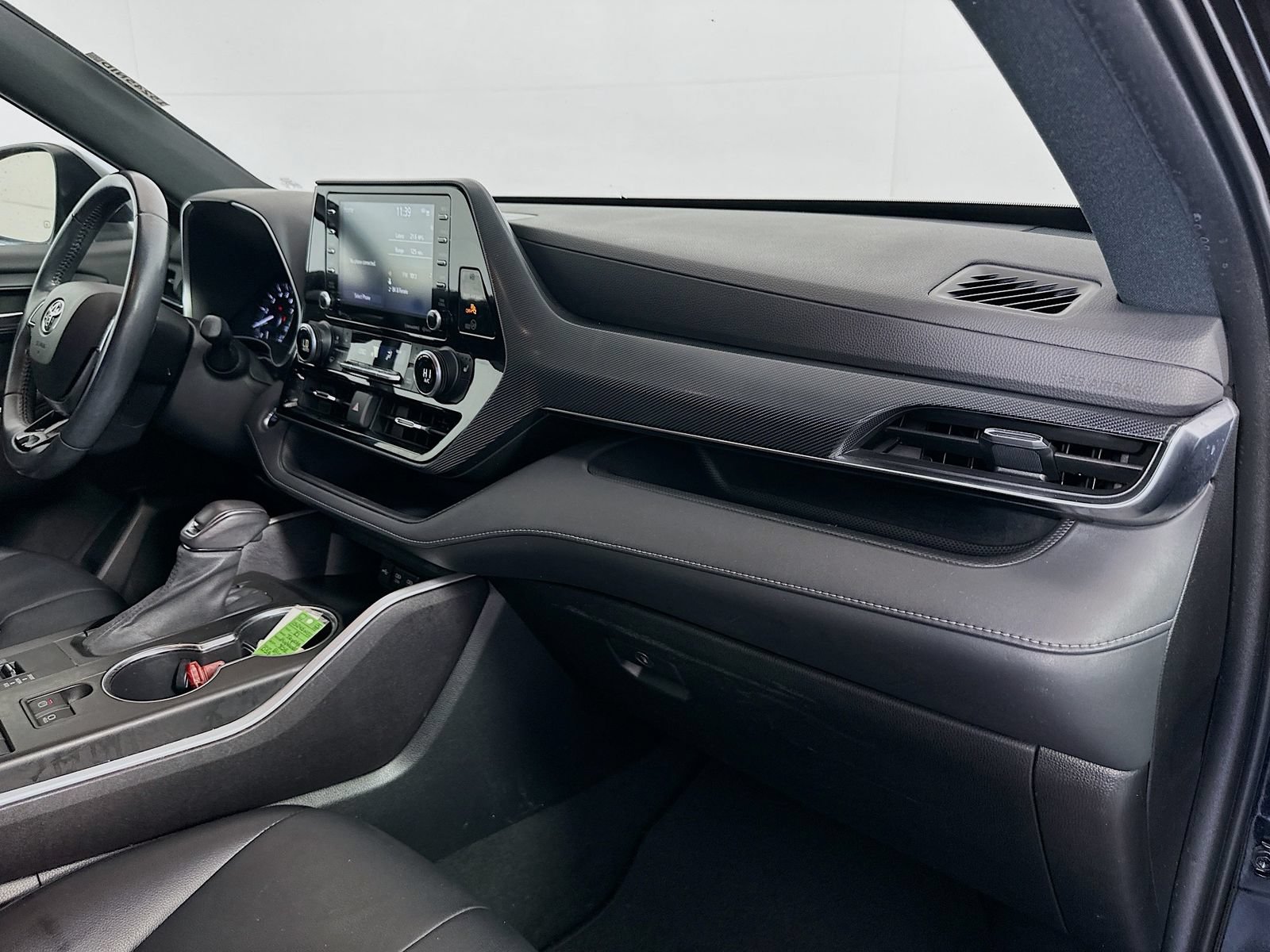 Used 2021 Toyota Highlander XSE FWD image 29