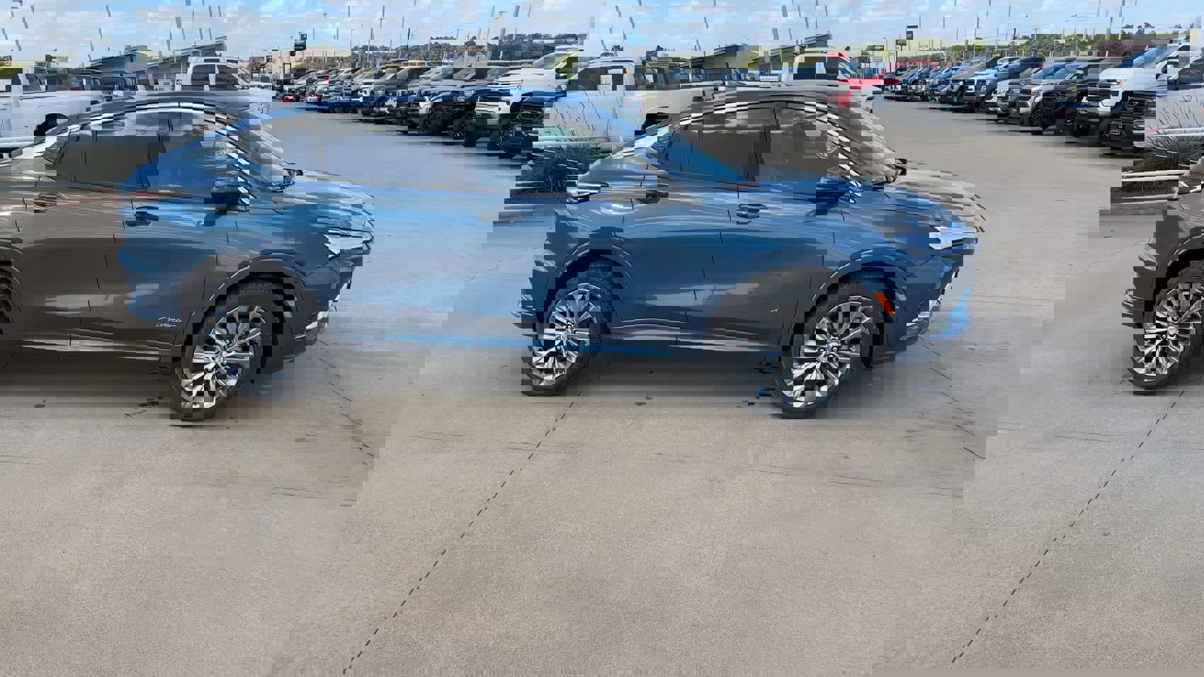 New 2026 Buick Envista Avenir FWD image 2