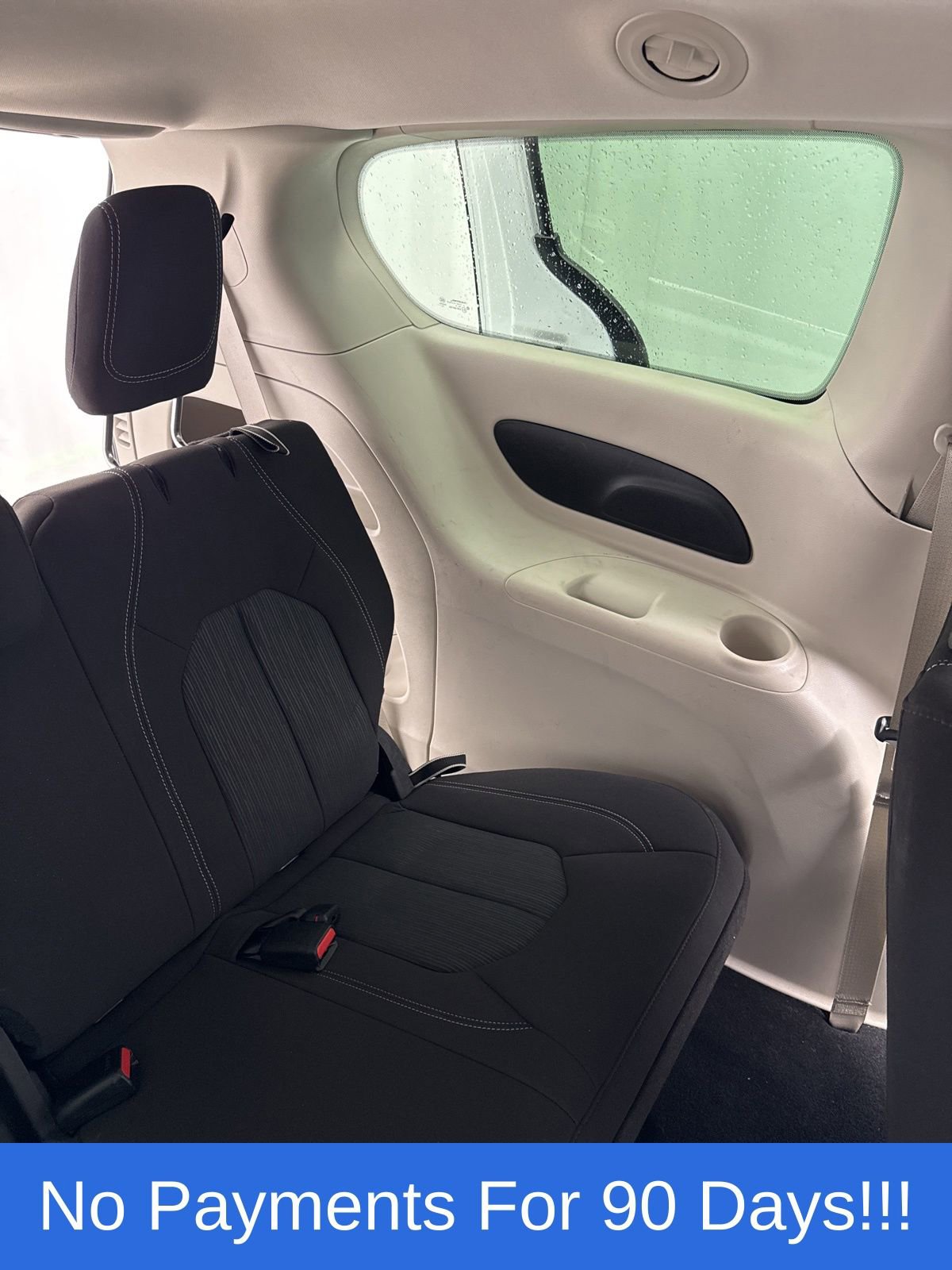 Used 2024 Chrysler Voyager LX image 34