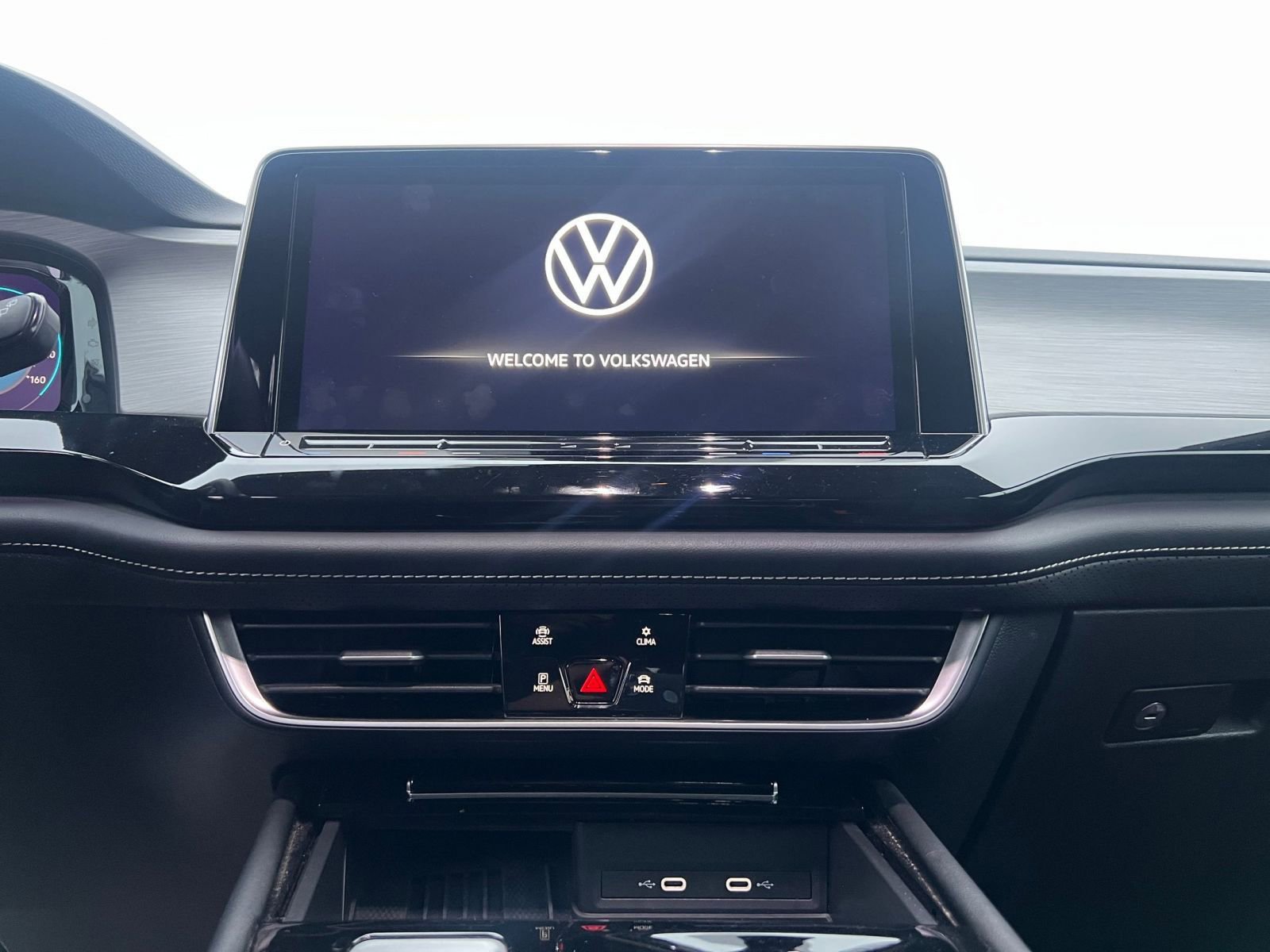 Used 2025 Volkswagen Atlas Cross Sport SE image 18